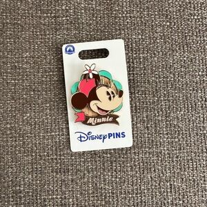 2025 Disney Parks Minnie Mouse Classic Character Wood Background Pin BNWT